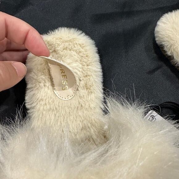 EXPRESS Satin Faux Fur Lined Embellished Rhinestone Sparkling Slippers - MEDIUM - Picture 6 of 9
